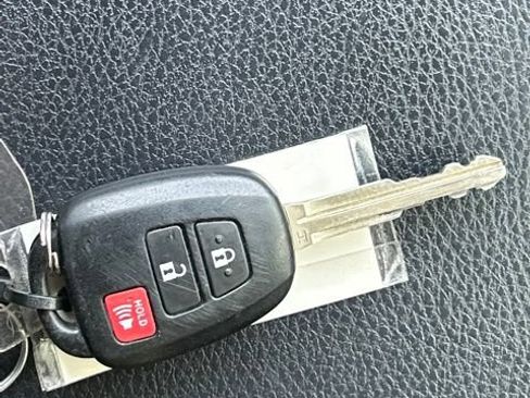 Used 2018 Toyota RAV4 LE w/ All Weather Liner Package AWD/4WD image 63