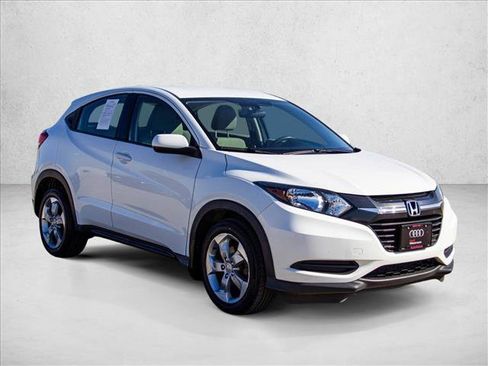 Used 2017 Honda HR-V LX image 3