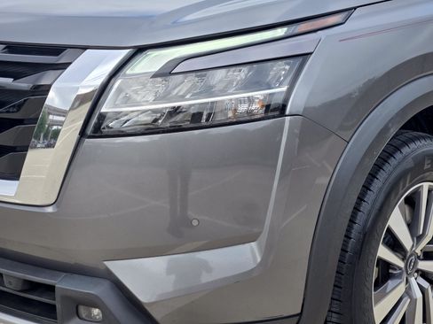 Used 2023 Nissan Pathfinder SL AWD/4WD image 29