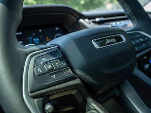 Used 2023 Jeep Grand Cherokee Limited w/ Luxury Tech Group II AWD/4WD image 26