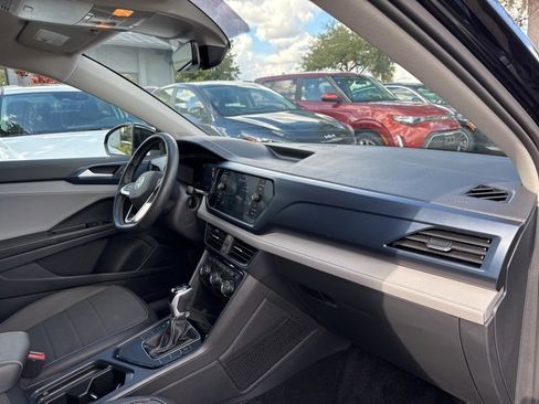 Used 2024 Volkswagen Taos SE image 10