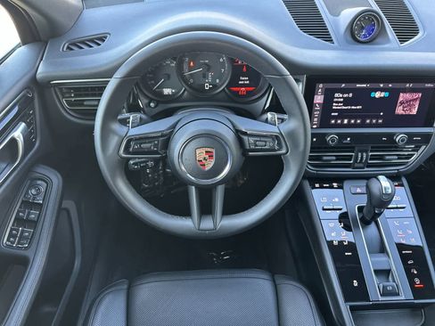 Certified 2025 Porsche Macan AWD/4WD image 15