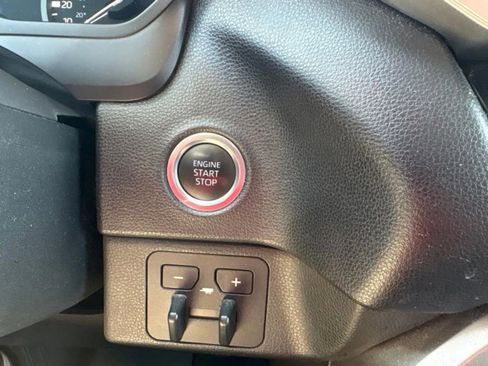 Used 2022 Toyota Tundra SR5 w/ SR5 Convenience Package AWD/4WD image 15