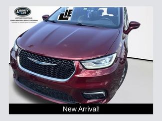 Used 2021 Chrysler Pacifica Touring w/ Cold Weather Group FWD video 1