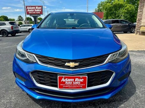 Used 2017 Chevrolet Cruze LT FWD image 3