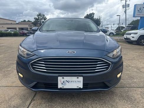 Used 2019 Ford Fusion SE w/ Equipment Group 151A image 2