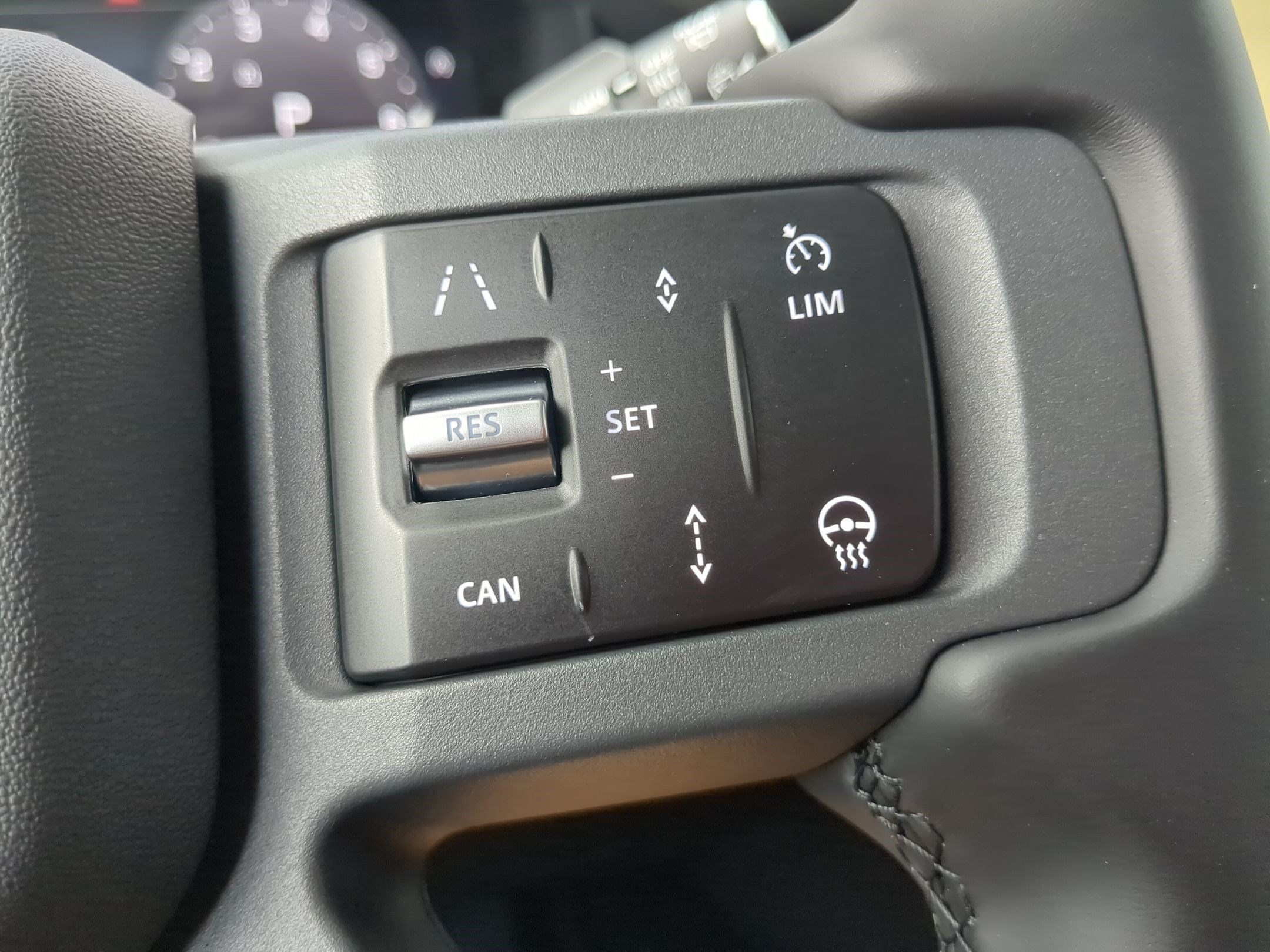 New 2026 Land Rover Defender 110 X-Dynamic SE AWD/4WD image 17