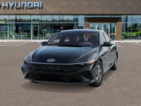 Used 2026 Hyundai Elantra SE FWD image 6