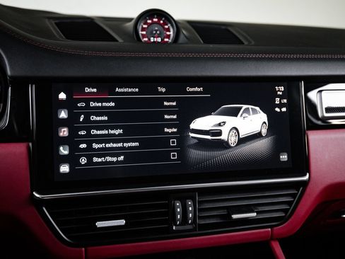 Certified 2022 Porsche Cayenne Turbo AWD/4WD image 18