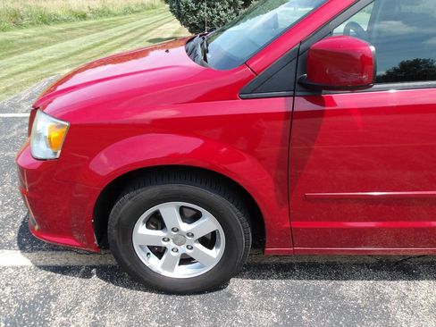 Used 2012 Dodge Grand Caravan SXT image 29