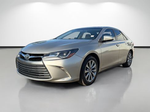 Used 2017 Toyota Camry XLE FWD image 7