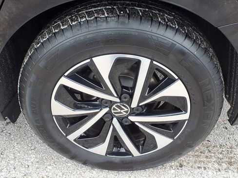 Used 2025 Volkswagen Jetta S image 9