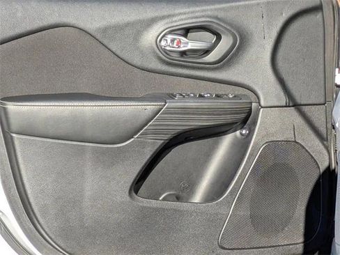 Certified 2017 Jeep Cherokee Latitude w/ Comfort/Convenience Group image 10