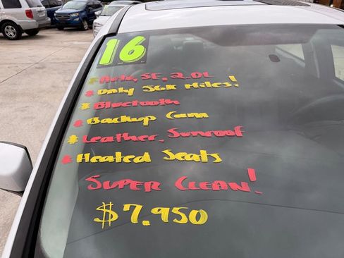 Used 2016 Ford Focus SE w/ Equipment Group 201A image 2