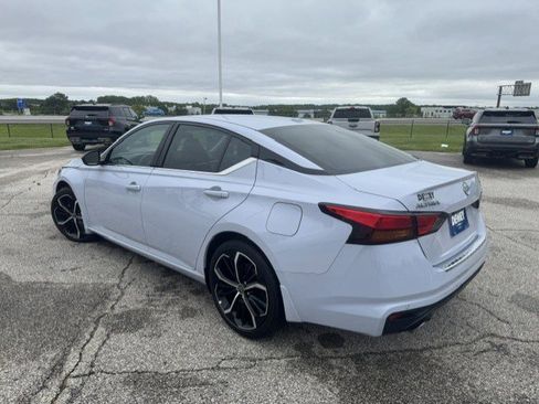 Used 2023 Nissan Altima 2.5 SR w/ SR Premium Package FWD image 7