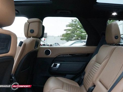 Used 2022 Land Rover Discovery S image 25