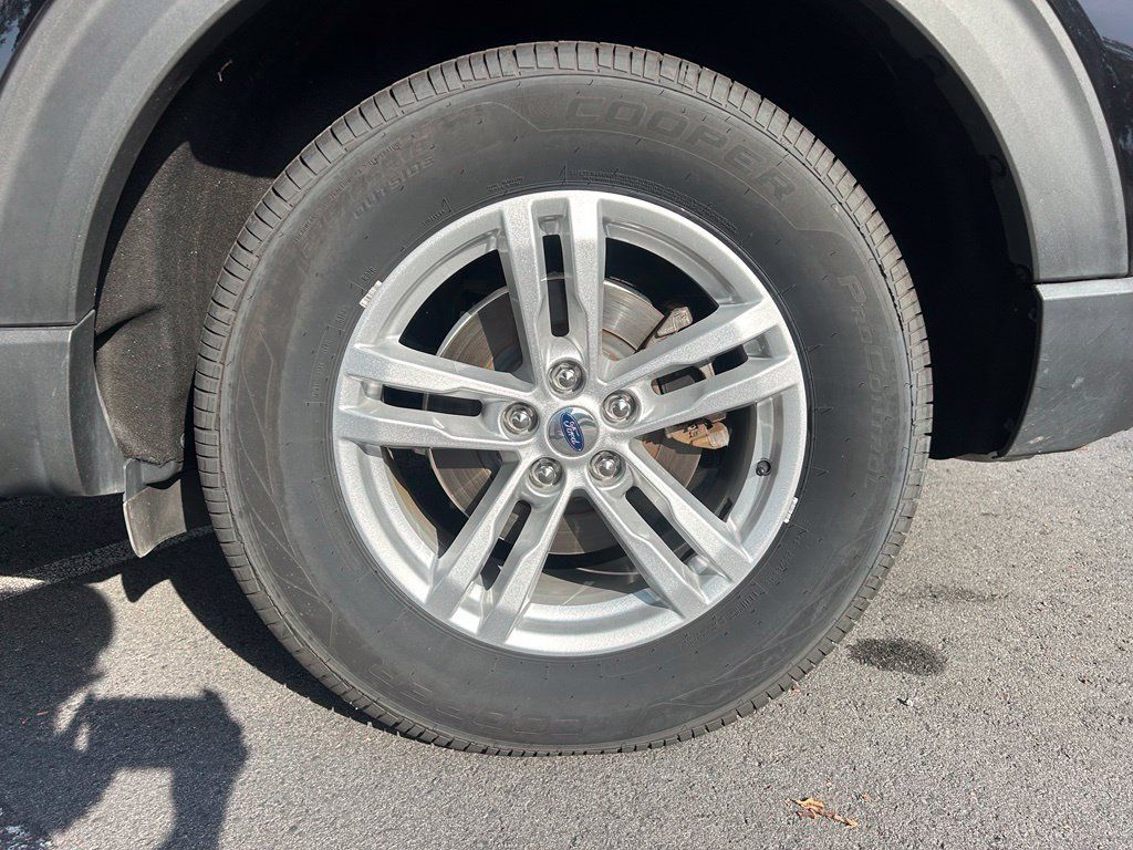 Used 2021 Ford Explorer XLT w/ Equipment Group 202A AWD/4WD image 34