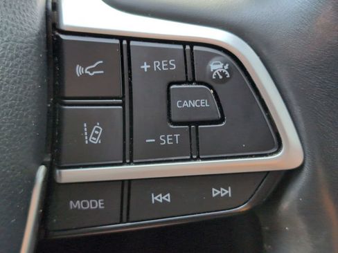 Used 2023 Toyota Highlander Limited FWD image 22