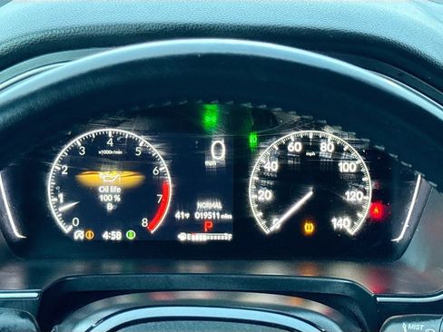 Used 2025 Honda Pilot Touring image 12