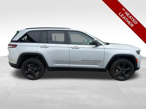 Used 2024 Jeep Grand Cherokee Altitude AWD/4WD image 9