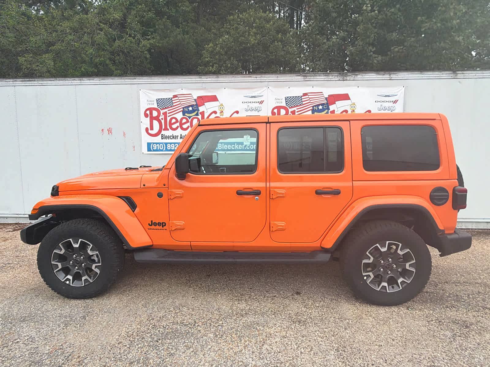 New 2026 Jeep Wrangler Unlimited Sahara AWD/4WD image 7