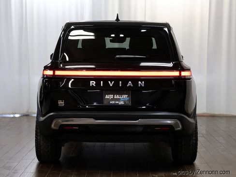 Used 2023 Rivian R1S Launch Edition image 7