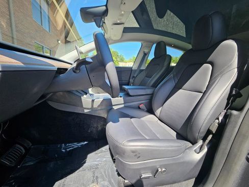 Used 2023 Tesla Model Y Long Range AWD/4WD image 37