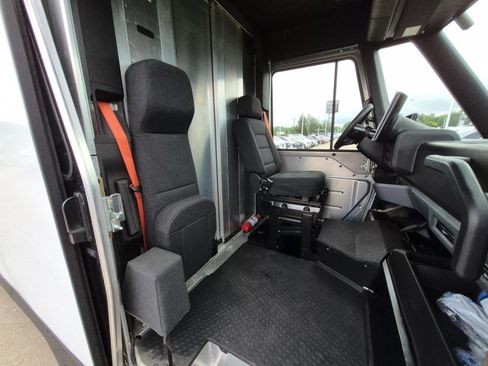 Used 2025 Chevrolet Brightdrop 600 AWD/4WD image 11