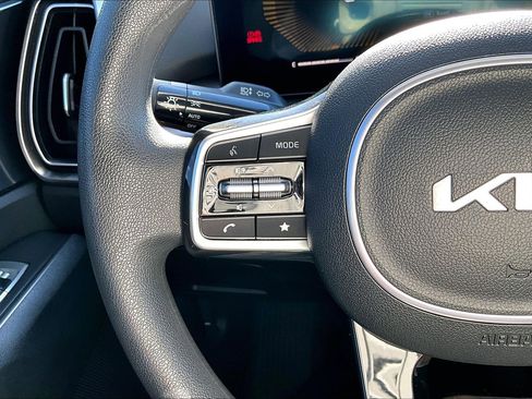 Used 2024 Kia Sorento LX image 19