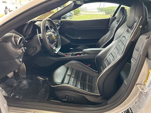 Used 2019 Ferrari Portofino Base image 20