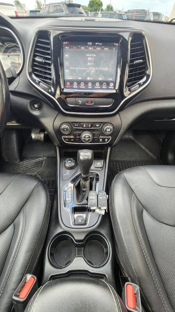 Used 2019 Jeep Cherokee Limited AWD/4WD image 13