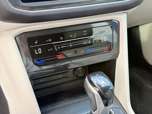 Used 2023 Volkswagen Tiguan SE FWD image 31