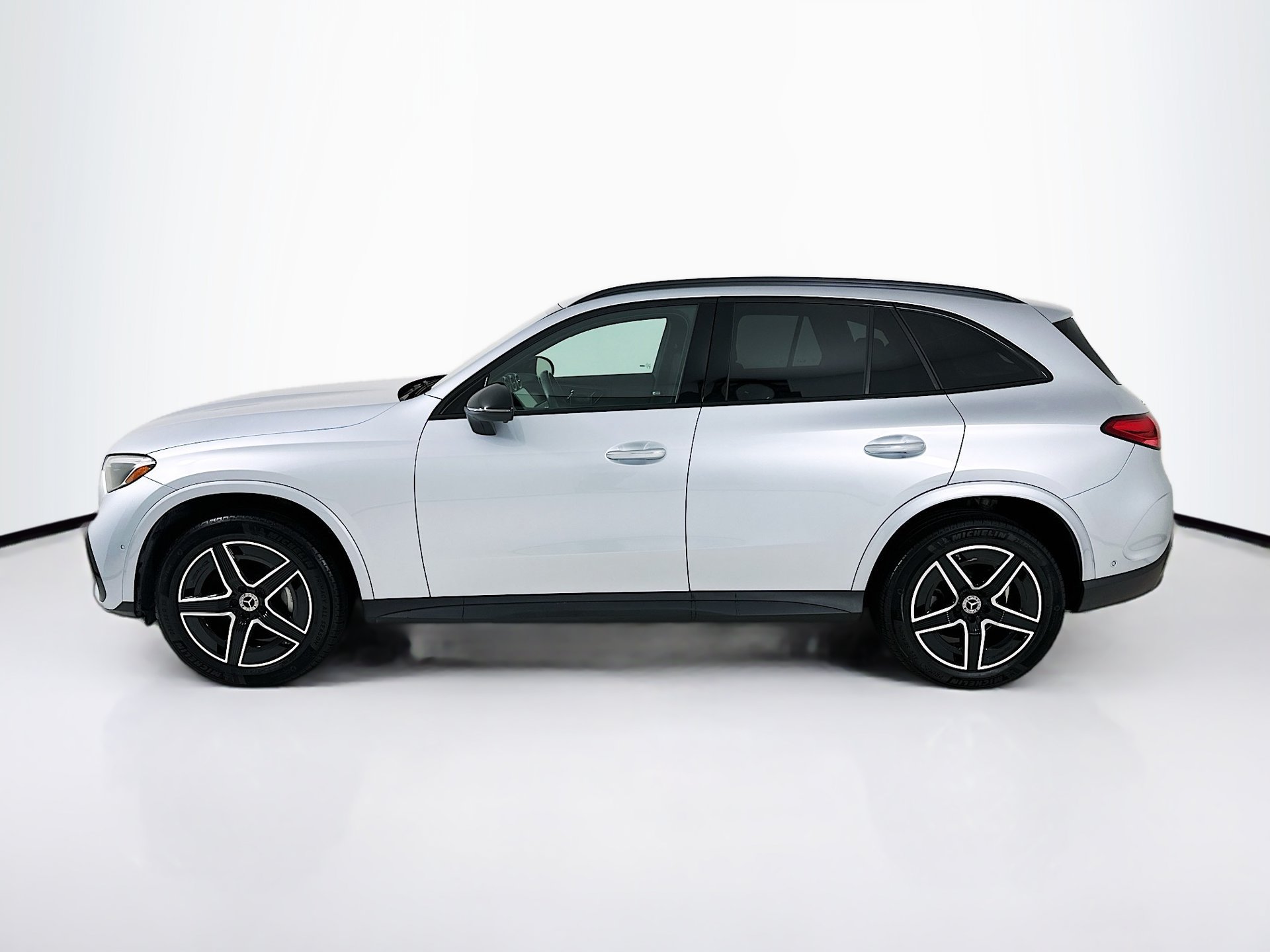 Used 2025 Mercedes-Benz GLC 300 4MATIC image 5