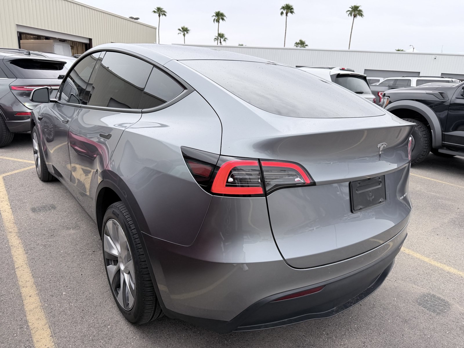 Used 2024 Tesla Model Y Long Range AWD/4WD image 4