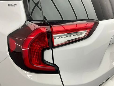 Used 2024 GMC Terrain SLT AWD/4WD image 24