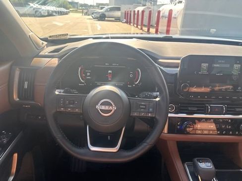 Used 2023 Nissan Pathfinder Platinum AWD/4WD image 32