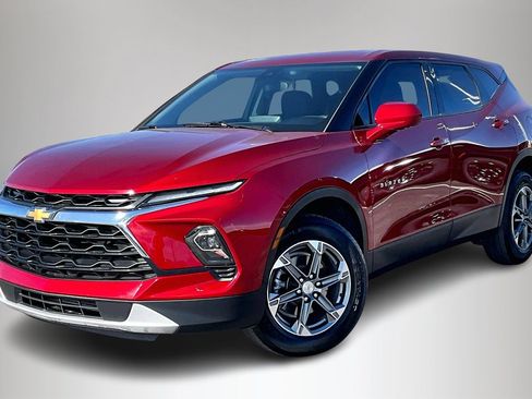 Used 2023 Chevrolet Blazer LT image 3