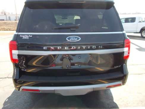 Used 2024 Ford Expedition Max XLT AWD/4WD image 3