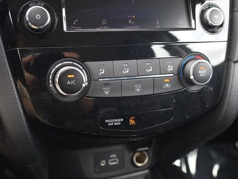Used 2018 Nissan Rogue S FWD image 17