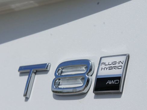 New 2025 Volvo XC90 T8 Plus w/ Protection Package Premier image 9