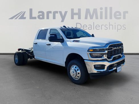 New 2025 RAM 3500 Tradesman w/ Chrome Appearance Group image 8