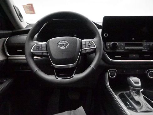 Used 2025 Toyota Grand Highlander AWD image 28