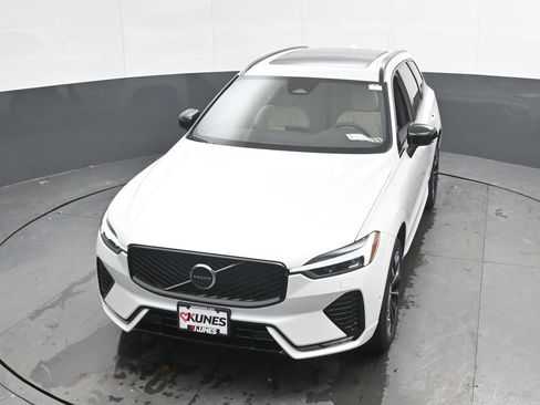 New 2026 Volvo XC60 B5 Plus w/ Climate Package image 32