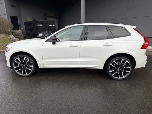 Used 2023 Volvo XC60 B5 Ultimate w/ Climate Package image 3