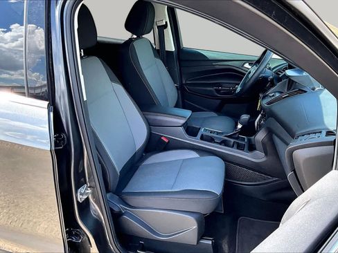Used 2017 Ford Escape SE w/ Equipment Group 201A FWD image 9