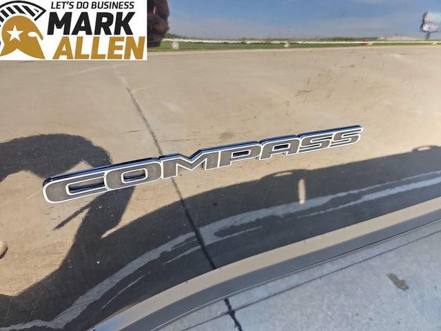Used 2025 Jeep Compass Latitude w/ Sun & Sound Group AWD/4WD image 31