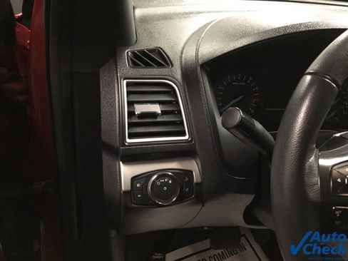 Used 2017 Ford Explorer XLT image 21