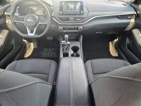 Used 2025 Nissan Altima 2.5 SV FWD image 25