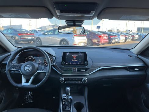 Used 2025 Nissan Altima 2.5 SV image 32