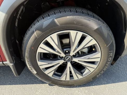 Used 2023 Nissan Rogue SV FWD image 41